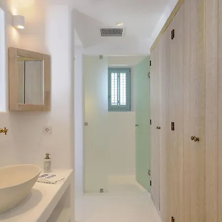 Bluebird Seabird * Mykonos Town